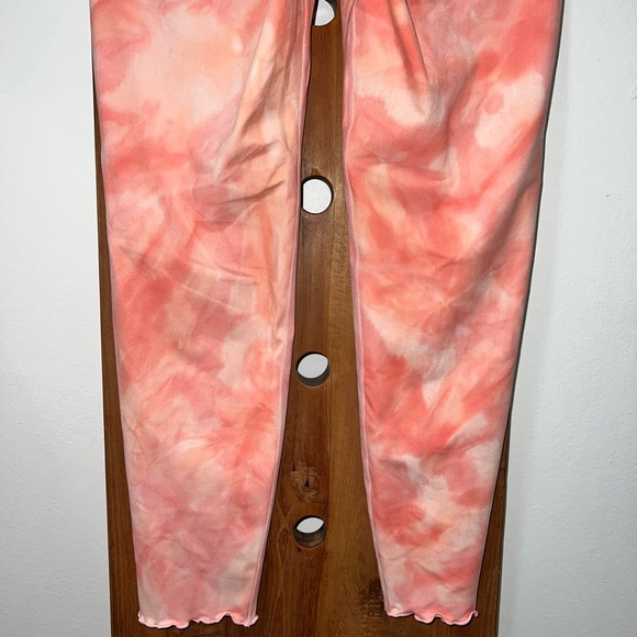 CARBON38 Super Soft Tie Dye 7/8 Legging in Baby Pink Tonal - Picture 12 of 13